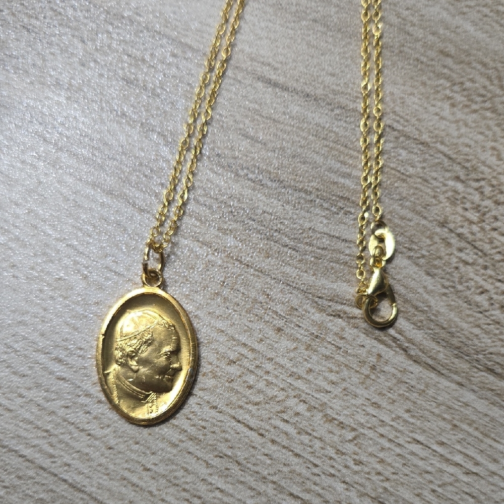 Vintage Stamped Italy Pope Gold Tone Pendant Necklace